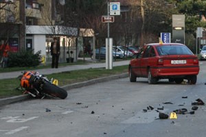 Slika Fotografije/Opcenite fotografije/Prometne nesrece/motocikl_24.03.jpg